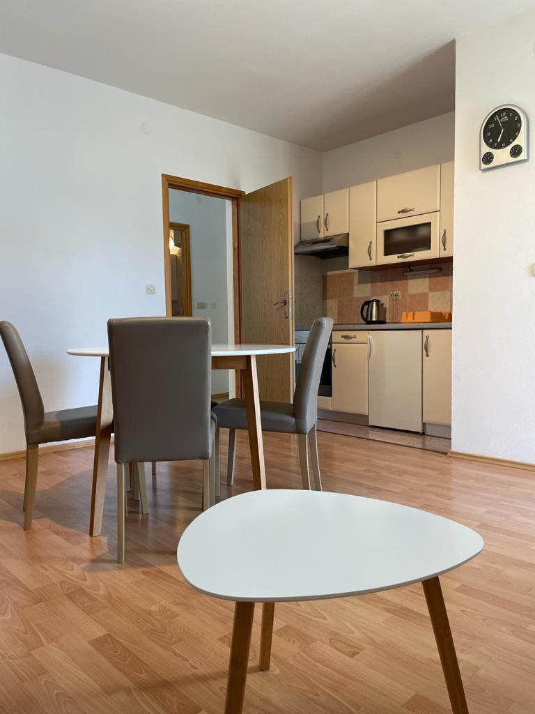 חוואר Apartment Place 2 Stay מראה חיצוני תמונה
